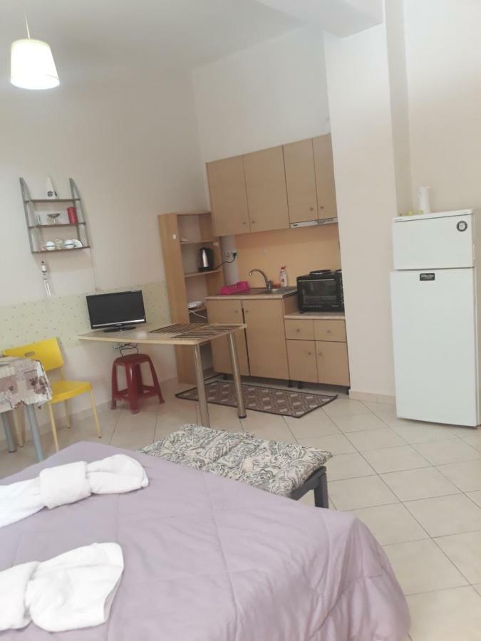 Cozy Apartment In The Center Of Aighion Achaia - Ground Floor - Ισόγειο Στουντιο Aigio Room photo